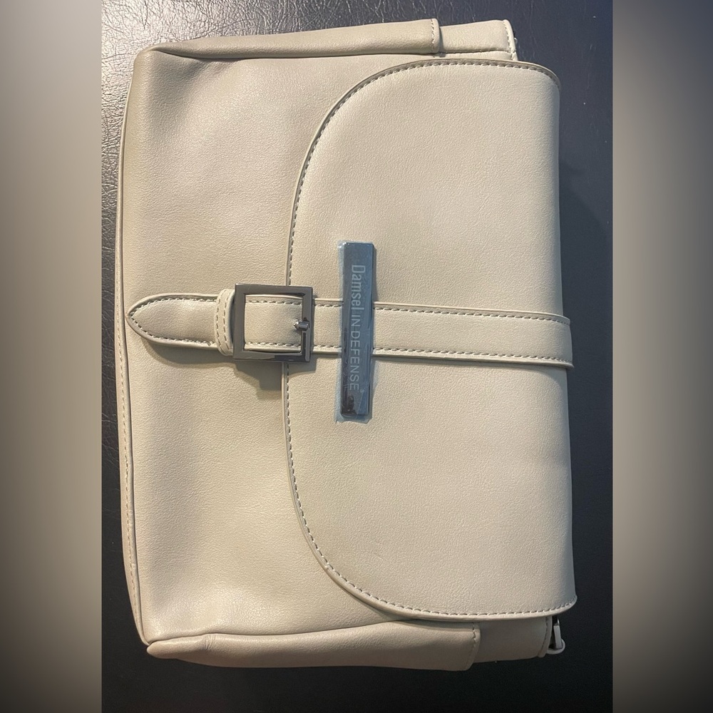 Damsel in Defense, light gray leather concealed carry handbag, 8 x 13"